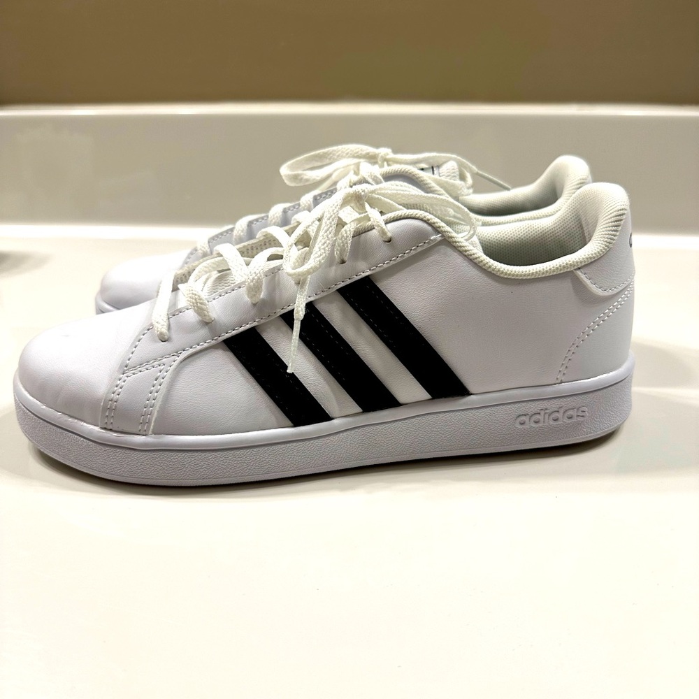 Women’s 7.5 Adidas Shoes